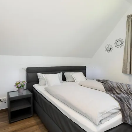 Holiday home Reetdachhaus Ostseeperle Hohenkirchen (Nordwestmecklenburg)