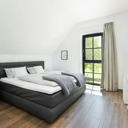 Holiday home Reetdachhaus Ostseeperle